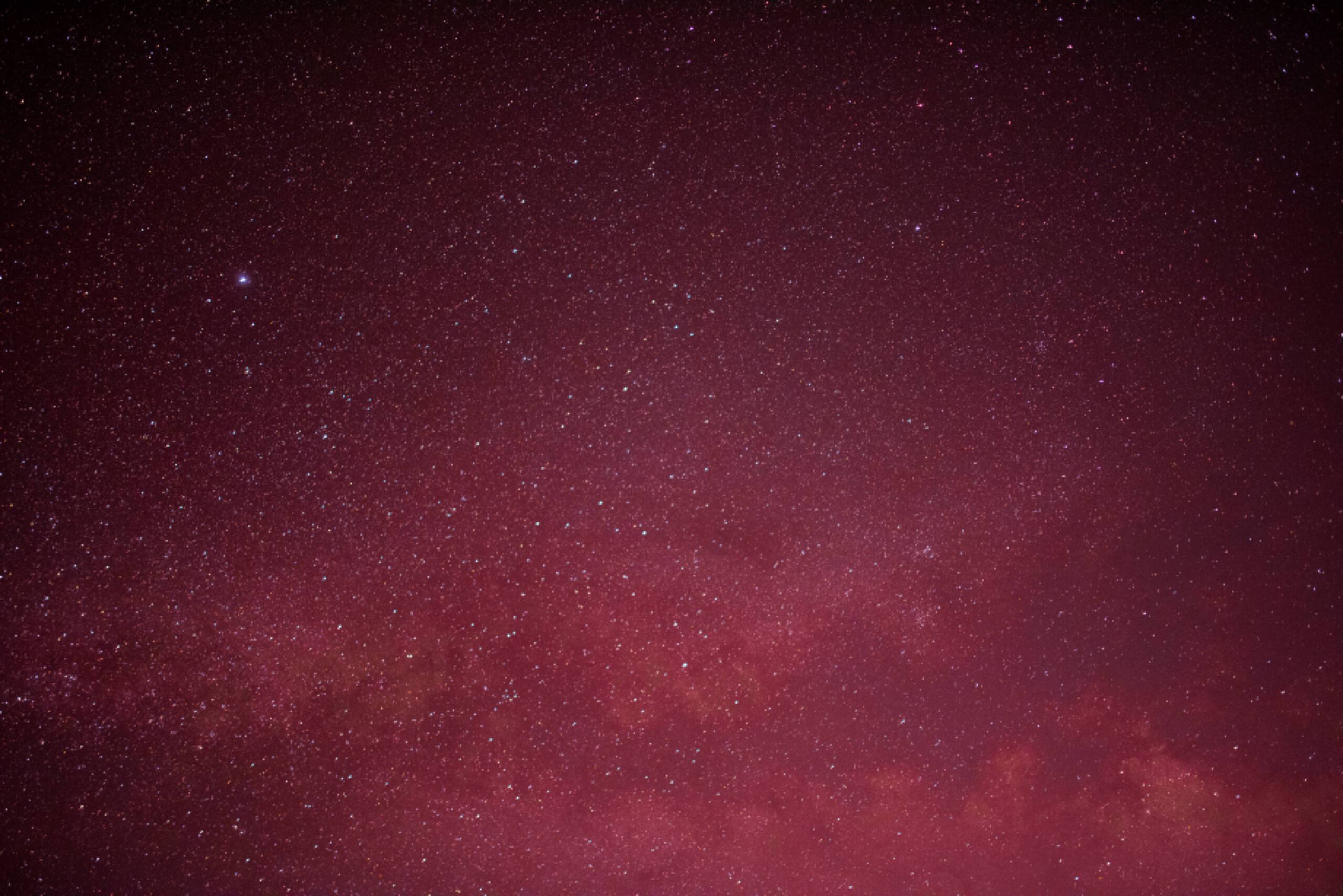 夜幕降临，仰望星空：探寻宇宙奥秘，找寻内心宁静与力量