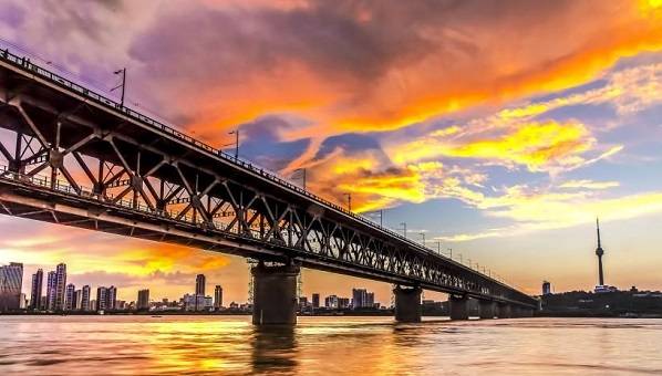 沸点网络电视：情感寄托与社交桥梁，带来丰富节目与互动乐趣