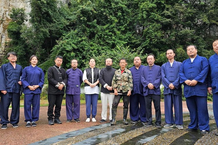 龙剑职业 探索龙剑职业的独特魅力与挑战：技能体系、装备搭配与实战应用