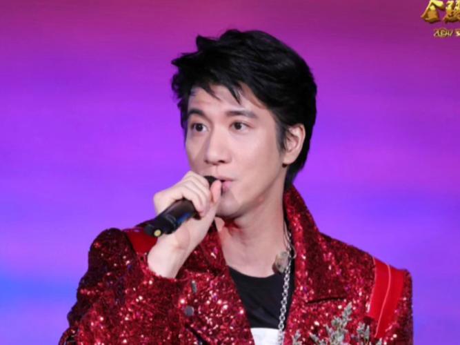 春晚王力宏金蛇狂舞_春晚王力宏孙南演唱相亲又相爱_春晚王力宏