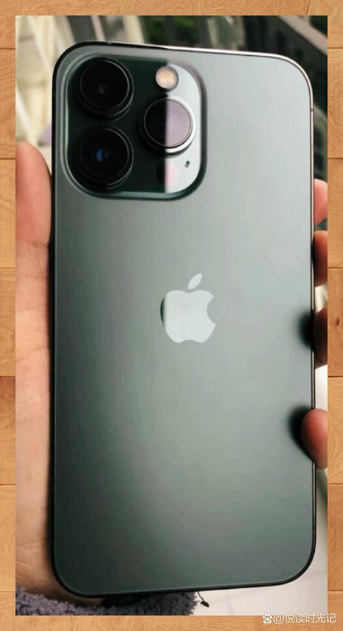 苹果电子产品声誉卓越，iPhone引领手机新时代，iPad兼顾娱乐与工作