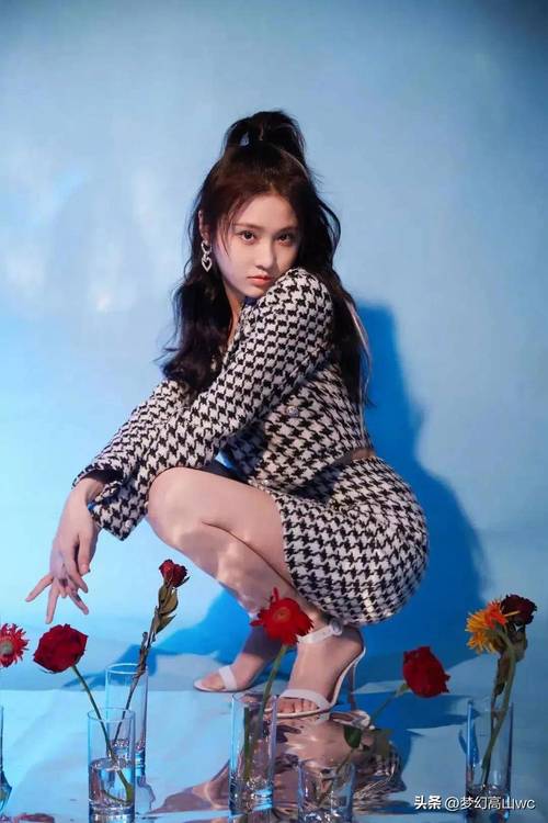 佐藤裕美形象丰富颇具吸引力，探索其多元面貌与未知一面