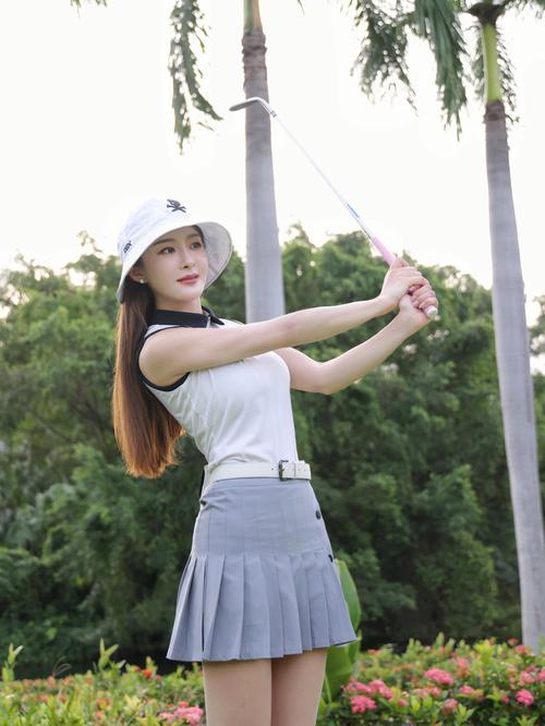 探秘蛋定妹丶美兮：魅力独特的网络名人，从容心态令人向往