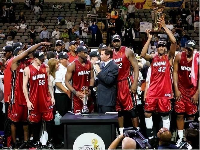 2006年NBA总决赛堪称经典，小牛热火巅峰对决引热议