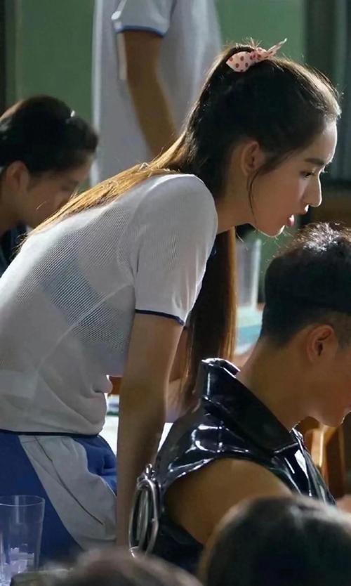半透明校服_越南校服半透明校服_透明校服的英文译文