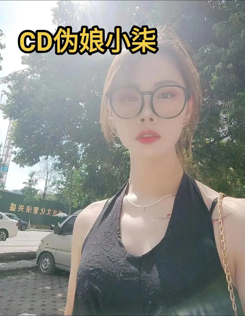 伪娘小爱凭独特魅力吸睛，挑战传统性别观念引热议