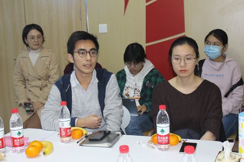 殷智琳_殷智琳皮小秀_殷智琳和朱桢一家三口照片