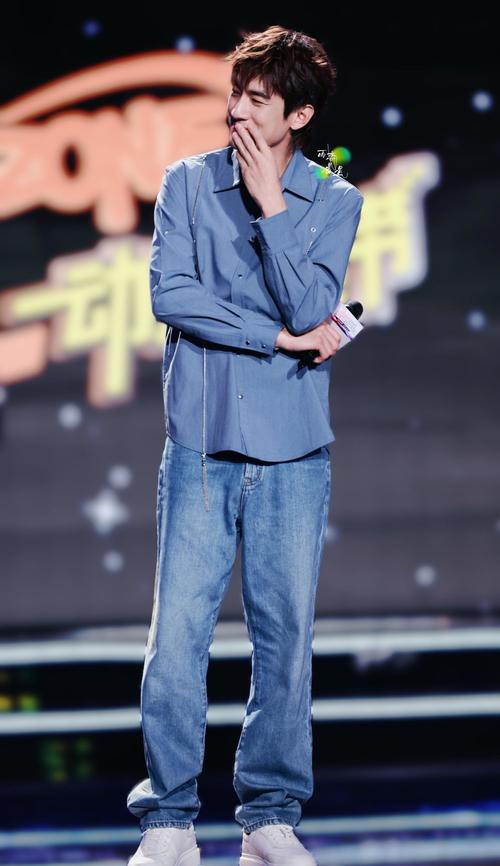 御龙在天形象大使助力游戏推广，林更新凭何吸引众多粉丝？
