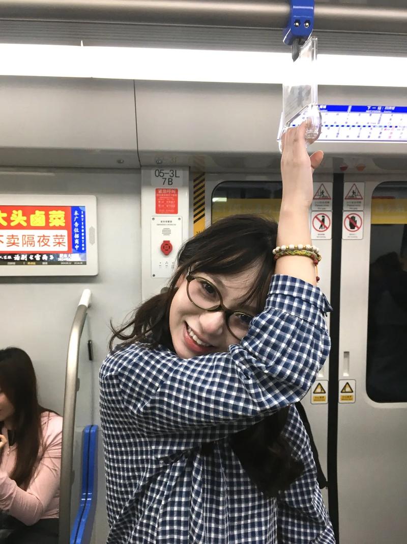 地铁笨蛋文学走红！细数那些地铁里迷糊又有趣的瞬间