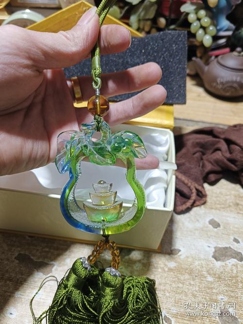 琉璃挂件适合挂脖子_琉璃挂件一般多少钱_琉璃挂件