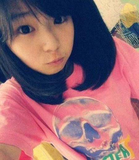 邱佳卉教室门事件引广泛关注，背后问题亟待深入剖析