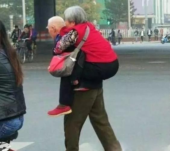 过马路时播放的歌曲，竟能成为人们精神上的依靠？