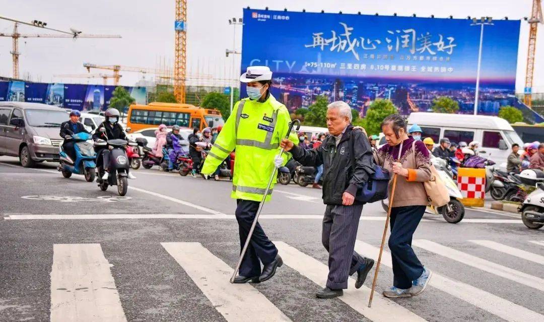 过马路战歌歌词_中国式过马路评论_过马路战歌