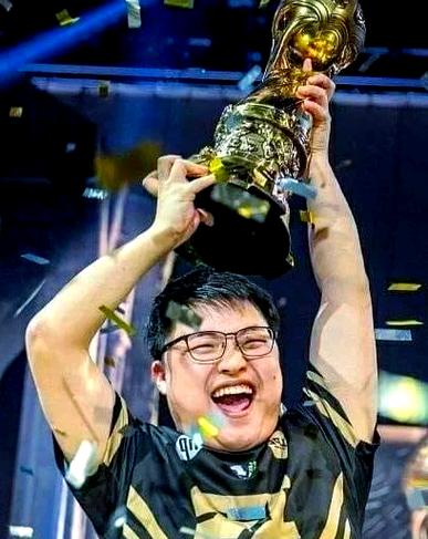皇族战队：电竞传奇，godlike之名承载荣耀与希望