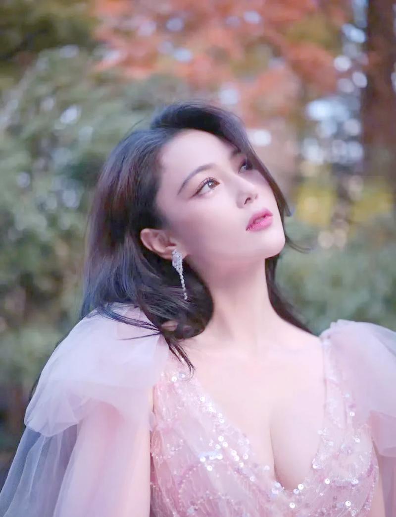 张馨予不是环球小姐？她是内地演艺人员，多部作品展多样魅力
