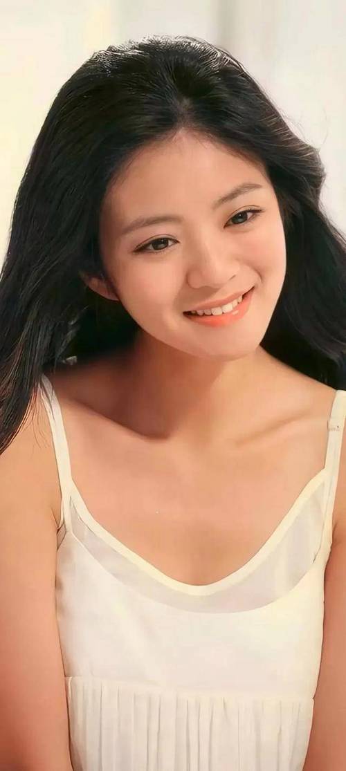 安以轩 白骨精 安以轩因容貌演技获喜爱，从事业高光到家庭变故波折不断