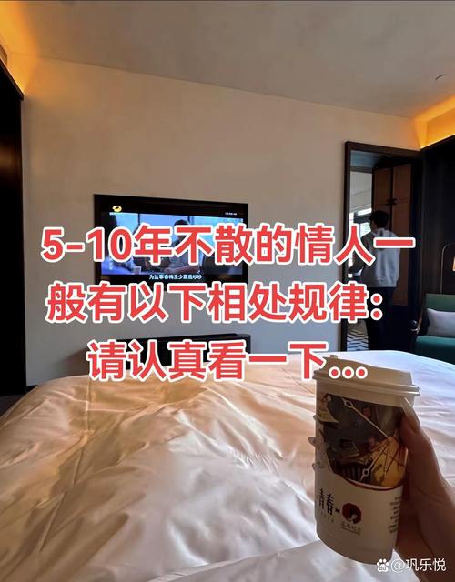 夜场找伴侣暗藏讲究，挑选地点与人搭讪都有门道