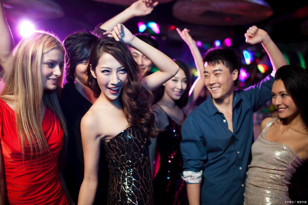 泡妞夜生活nds_夜总会泡妞_佳色网杭州某夜总会疯狂一幕