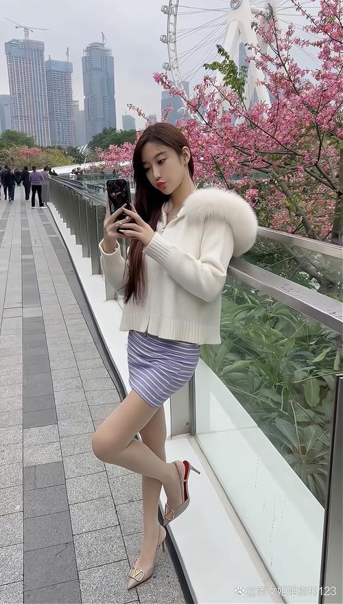齐b小短裙不能与b同齐_周蕊与b同齐_周蕊 齐b小短裙