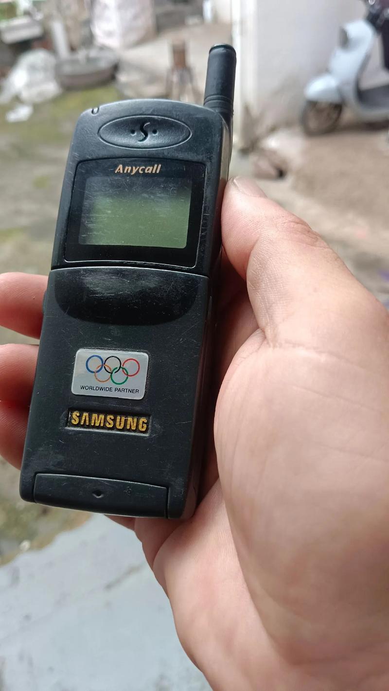 三星j708 三星J708：经典老式手机，承载难忘往事与实用体验