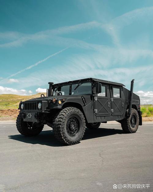 悍马4x4：硬派越野的经典与争议，是力量象征还是环保负担？