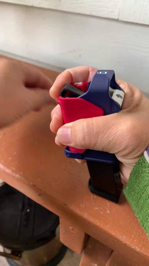 弹夹快速装弹器_快速装弹器_快速装弹器左轮