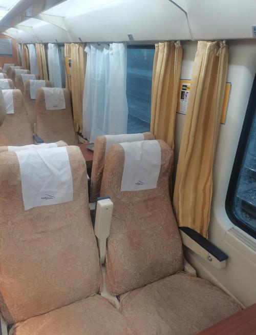 二等软座 中国铁路二等软座体验解析：经济实惠的中短途出行选择，你认同吗？