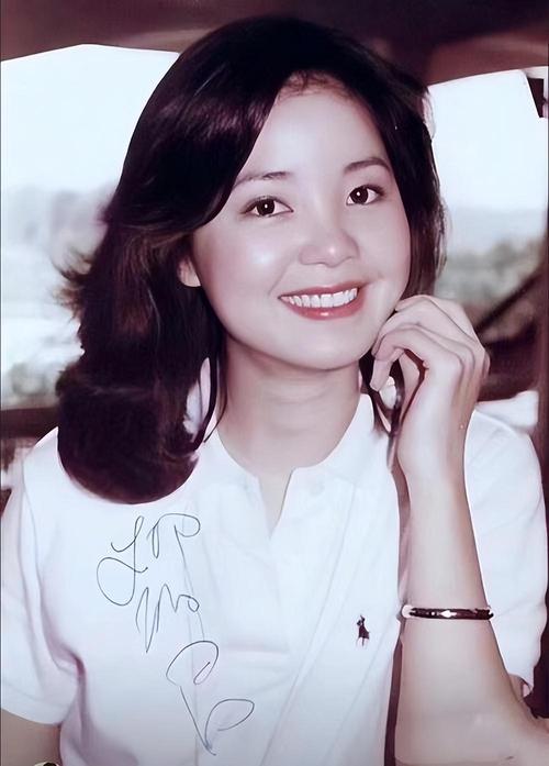 邓丽君歌声承载一代人记忆，数字时代下载流传，便捷背后需反思？