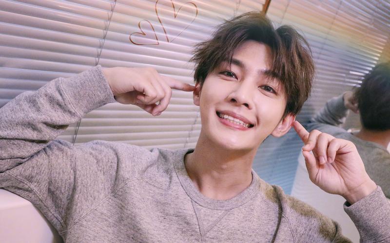 炎亚纶感情纠葛引热议：明星隐私、人设与公众道德评判的复杂张力