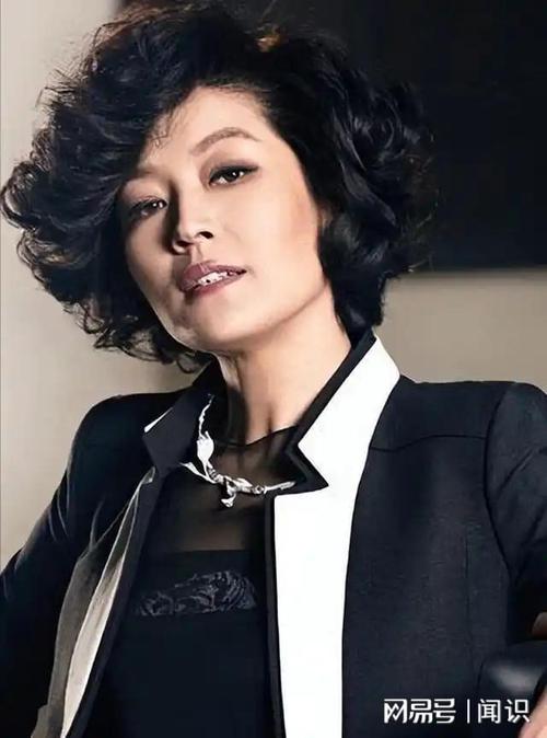 哈文导演退出春晚背后：创作自由与创新困境，如何打破传统形式的桎梏？