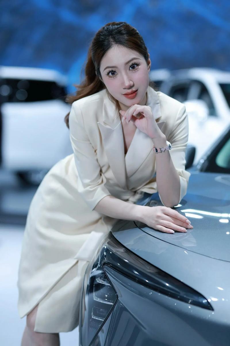 武汉车模姓名_武汉车模露点_武汉车模图片
