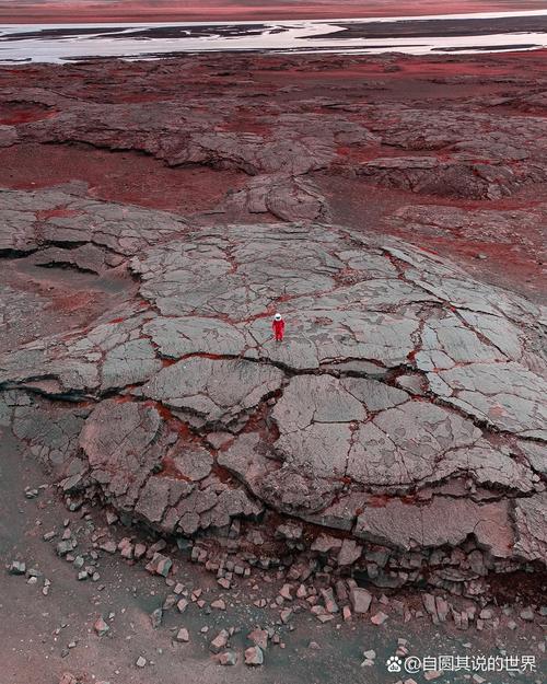 揭秘地球最深的洼地：超越死海，探秘地质构造的真正深度