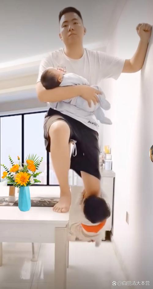 小爸爸综艺带娃真观察还是作秀？育儿责任与儿童权益引深思