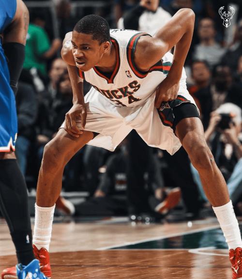 大前锋的作用_前锋是干什么用的_前锋的优点