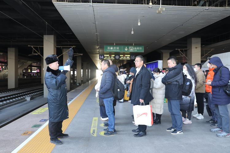 火车站售票时间全解析：从清晨5点到24小时，如何避免耽误行程？