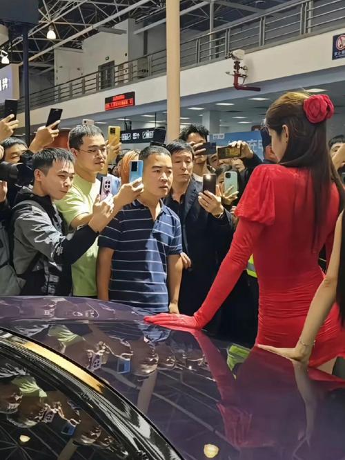 武汉车模图片_武汉车模姓名_武汉车模露点