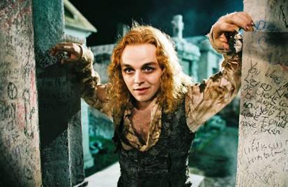 吸血鬼女王2电影剧情预测，全新敌人与女王权力挑战解析