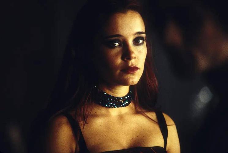 吸血鬼女王2_女王吸血鬼小说_女王吸血鬼吸我的血