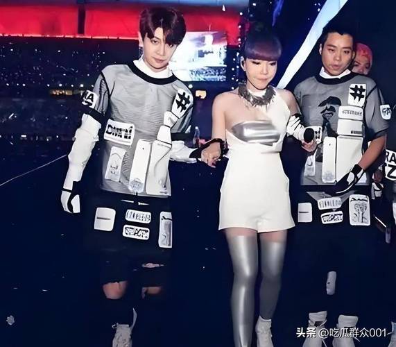 吴莫愁地铁海报吓乘客_吴莫愁地铁广告吓哭小孩_地铁吴莫愁