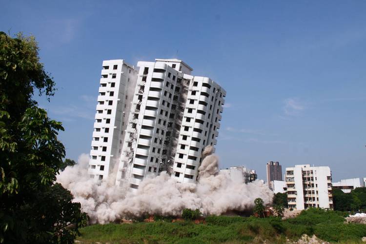 高楼爆破拆除全解析：如何安全控制倒塌方向