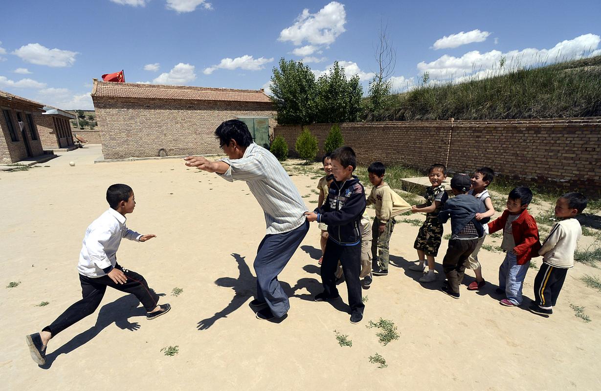 捉小鸡的图片_抓小鸡图片大全_老鹰捉小鸡图片