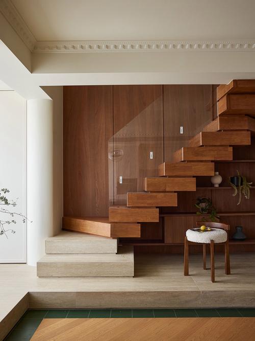 尚艺楼梯定制：空间设计、材质选择与安全考量全攻略