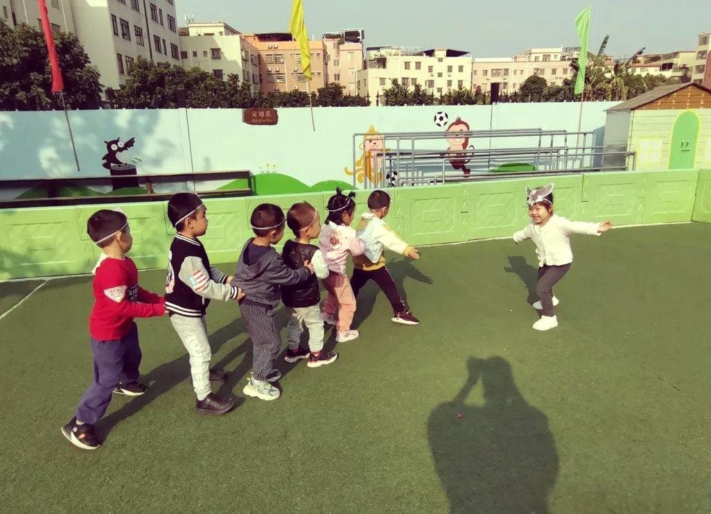 抓小鸡图片大全_老鹰捉小鸡图片_捉小鸡的图片