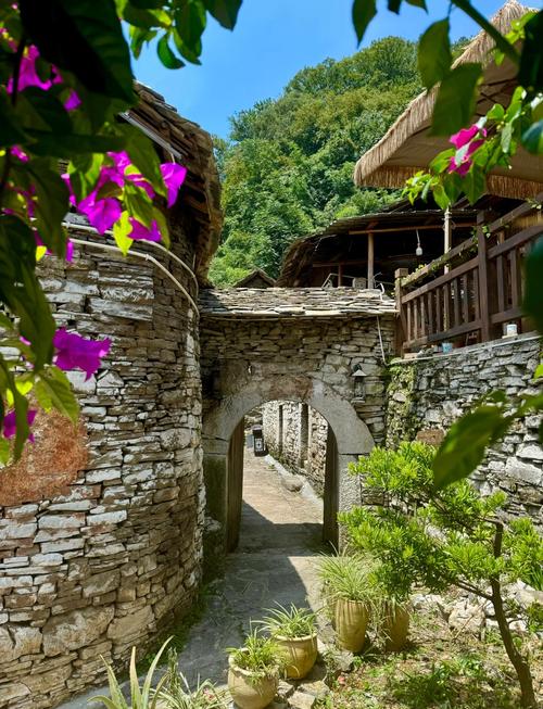 洛邦特 探秘贵州洛邦特小镇：布依族苗族文化与宁静田园生活