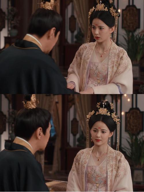 从倾世皇妃到天天向上：古装礼仪混剪里的现代职场智慧