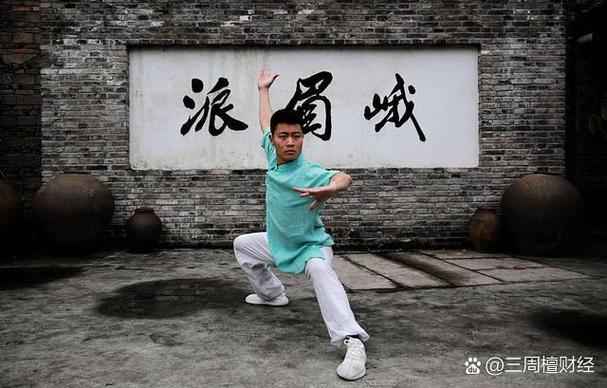 凤鸣江湖是什么？解析武侠世界的门派、武功与侠义精神