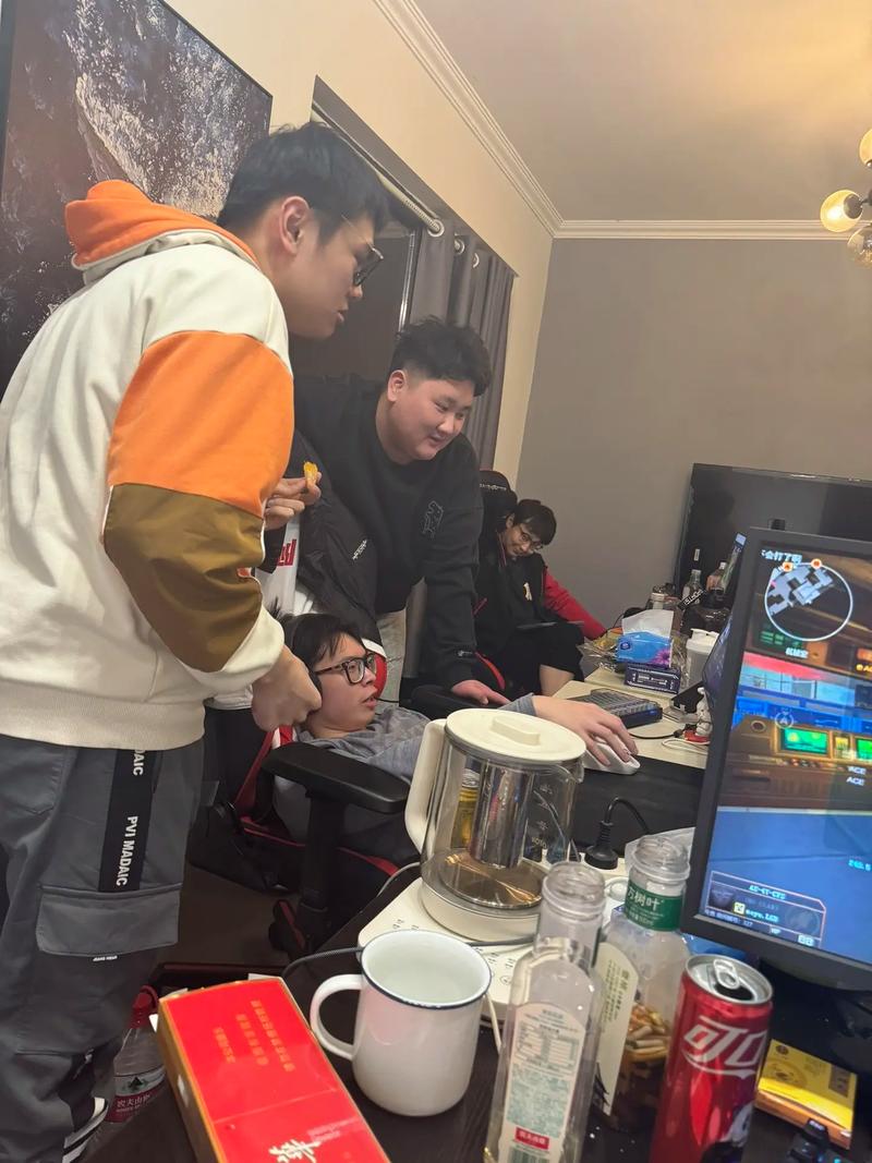 网吧五连坐的最强擂台：输赢不重要，兄弟一起拼才够味