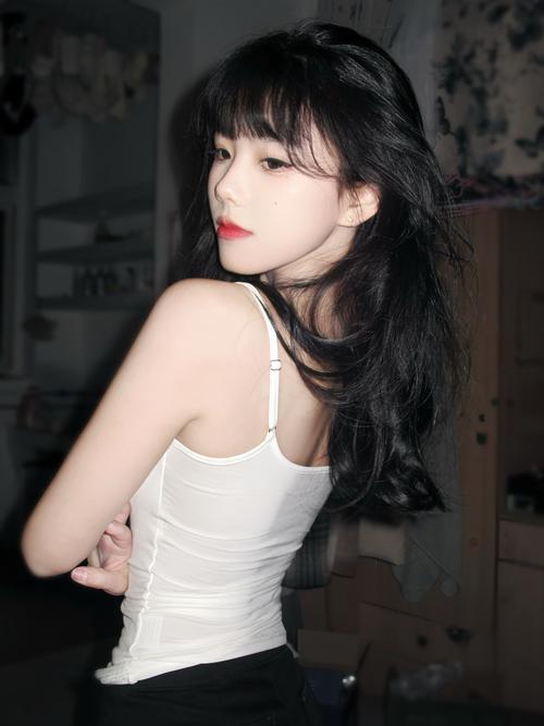 22美女图片看多了审美疲劳？算法推送的网红脸，越看越像没灵魂