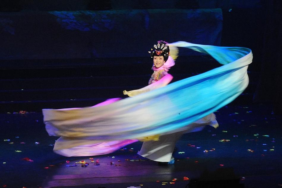 李玉刚霓裳羽衣舞 古今融合新唱法